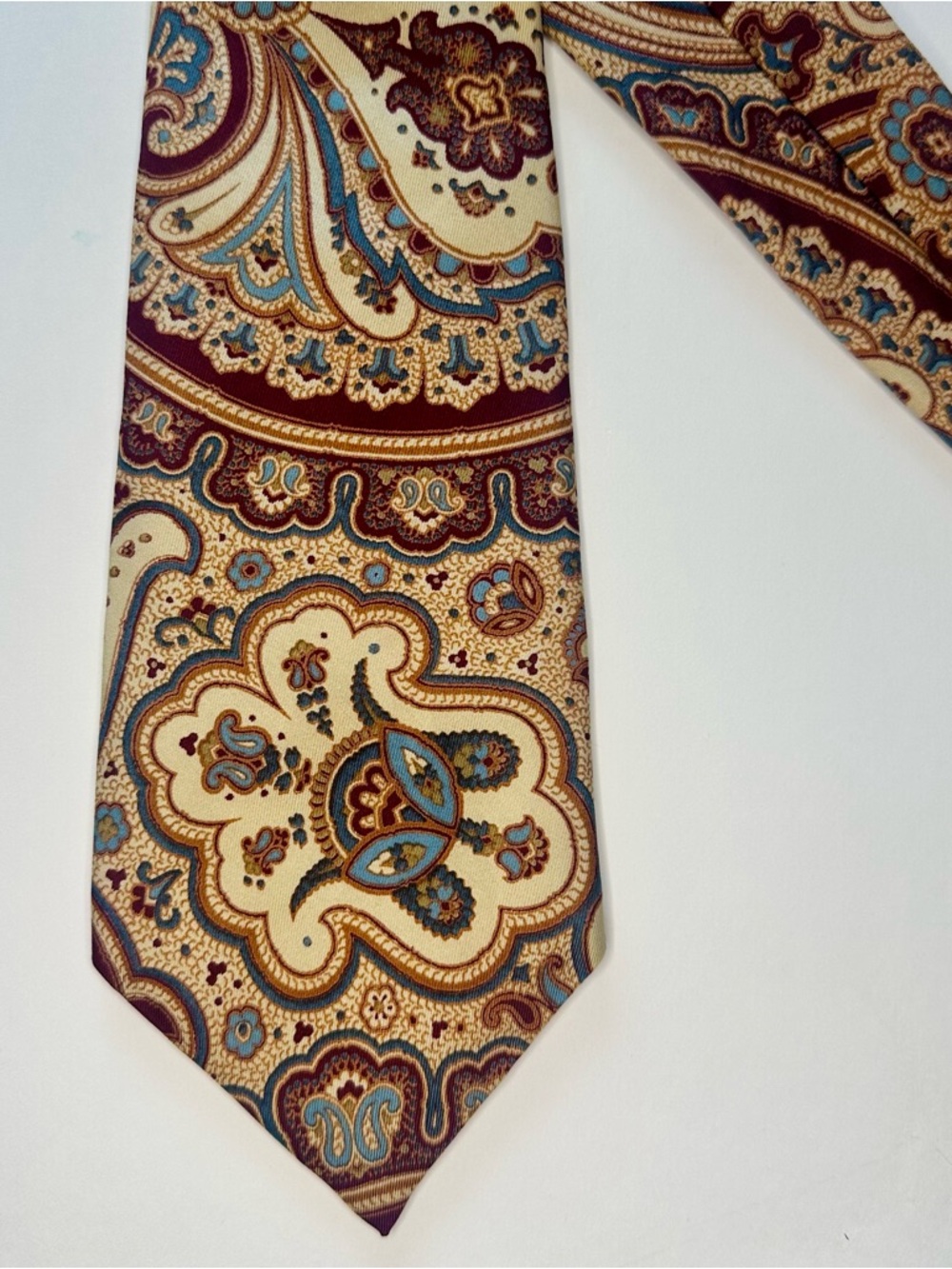 Vintage I. MAGNIN Paisley Classic Luxury Silk Tie in Cream, Blue & Brown, 3.75” - Picture 5 of 6